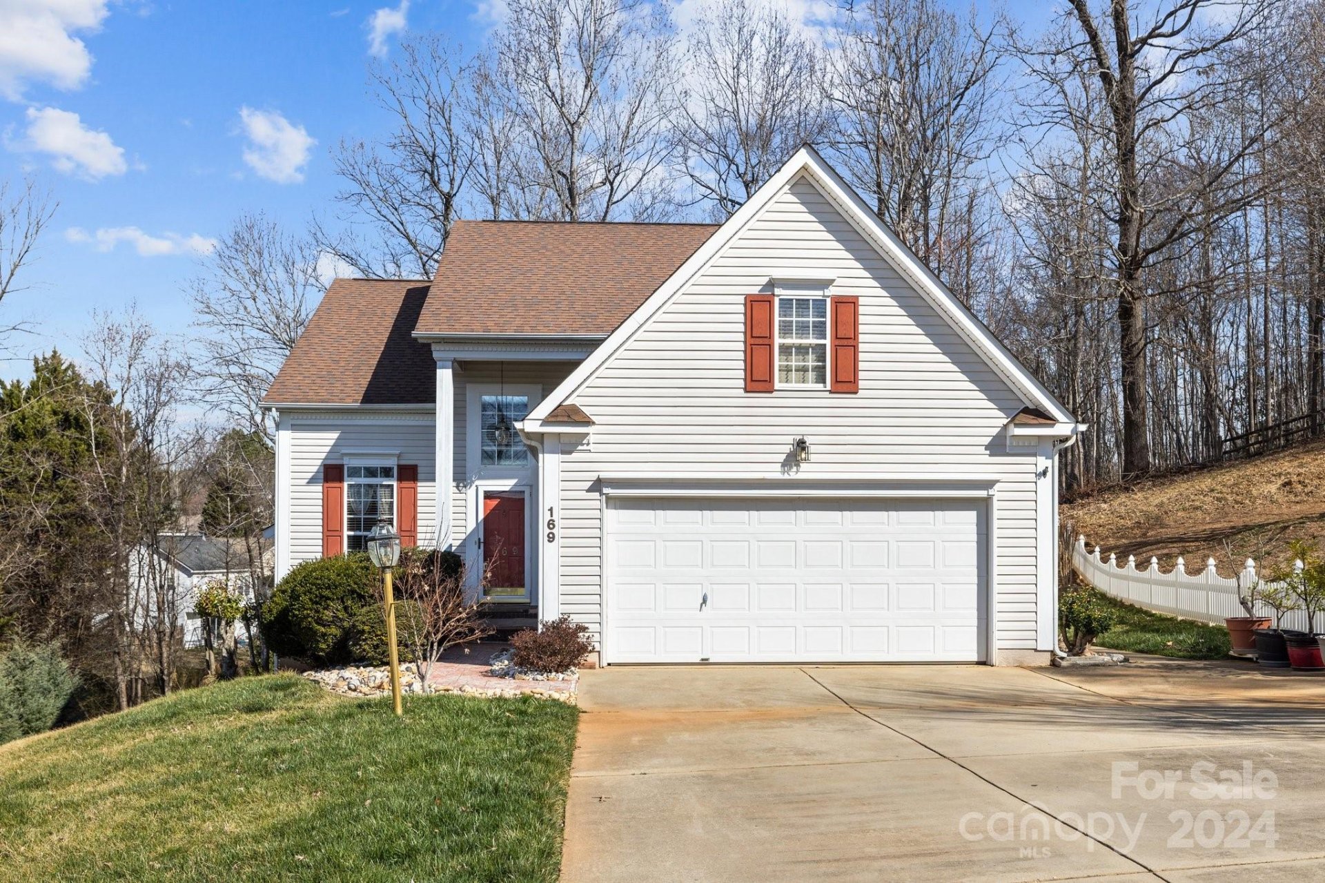 Property image 1 at 169 W Walnut Avenue, Mount Holly, NC 28120