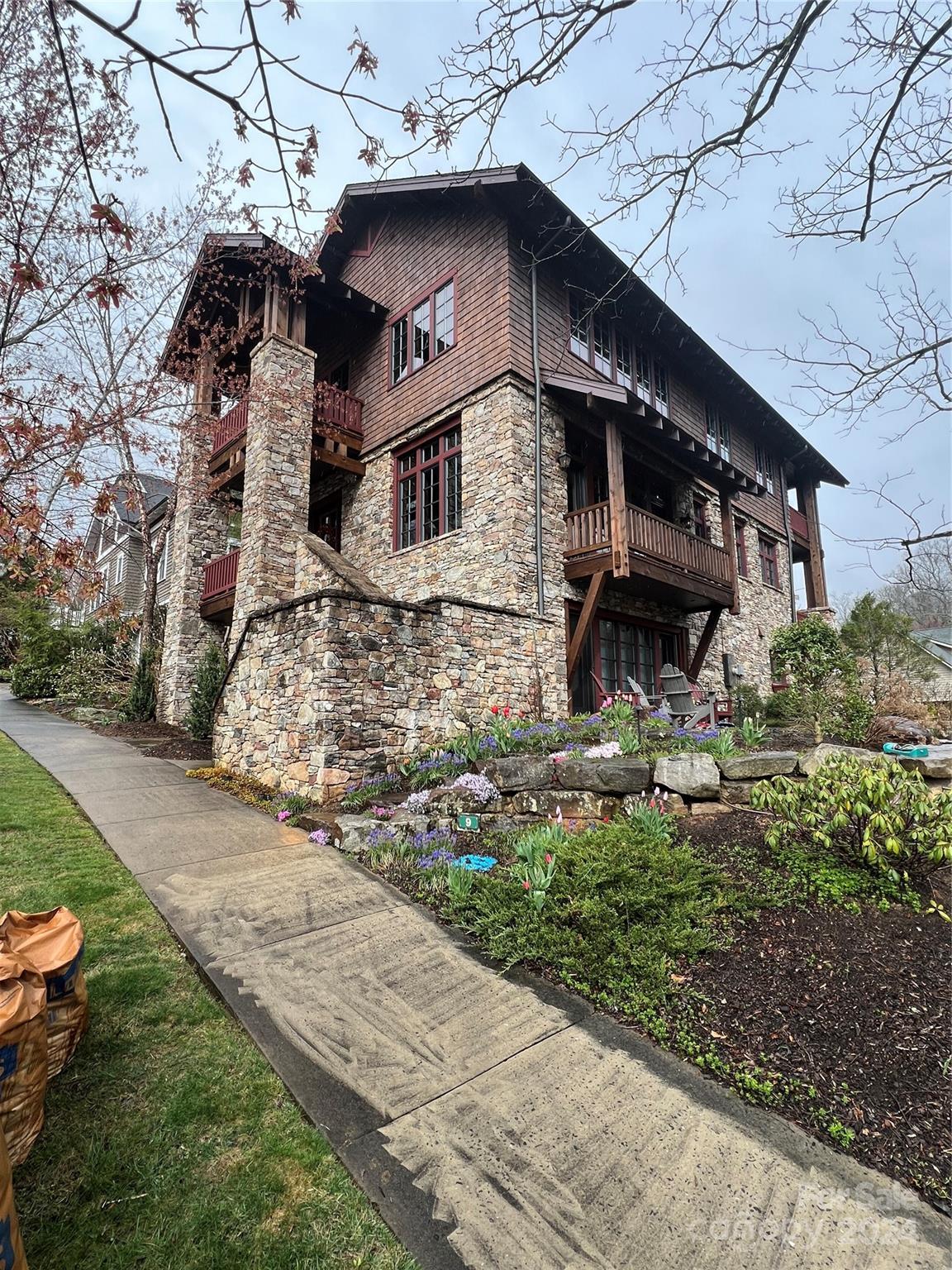 Property image 1 at 9 Emerson Road, Black Mountain, NC 28711