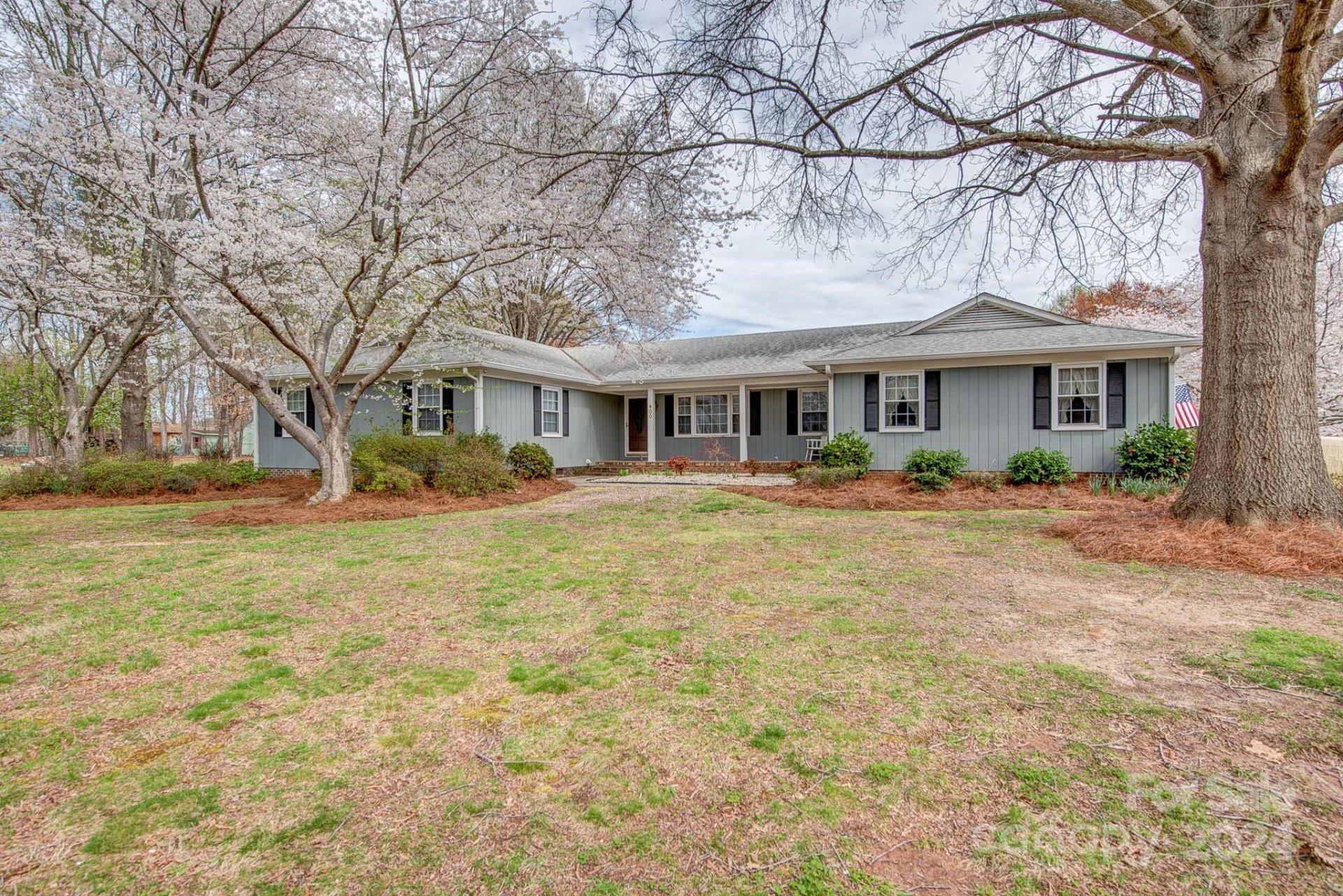 Property image 1 at 400 Woodbriar Trail, Gastonia, NC 28056