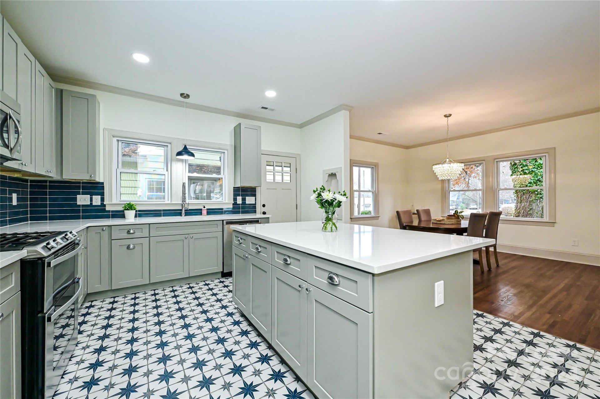 Property image 1 at 924 S York Street, Gastonia, NC 28052