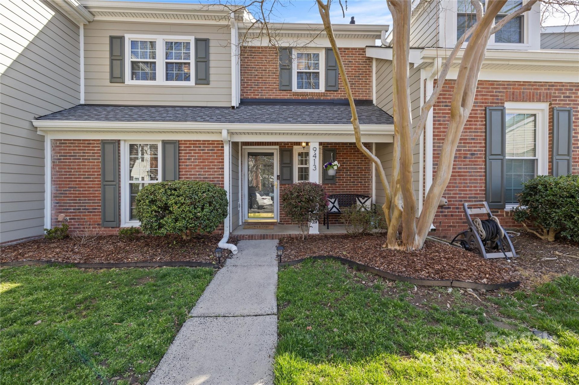 9413 Kings Falls Drive