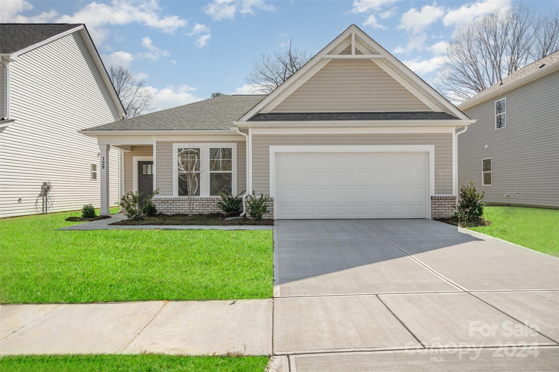 Property image 1 at 211 Surrey Oak Lane, Charlotte, NC 28216