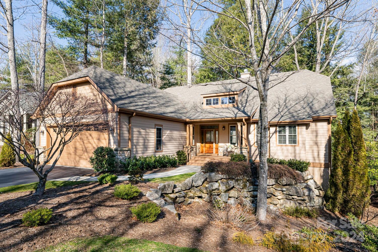 Property image 1 at 31 S Kuykendall Court, Hendersonville, NC 28739