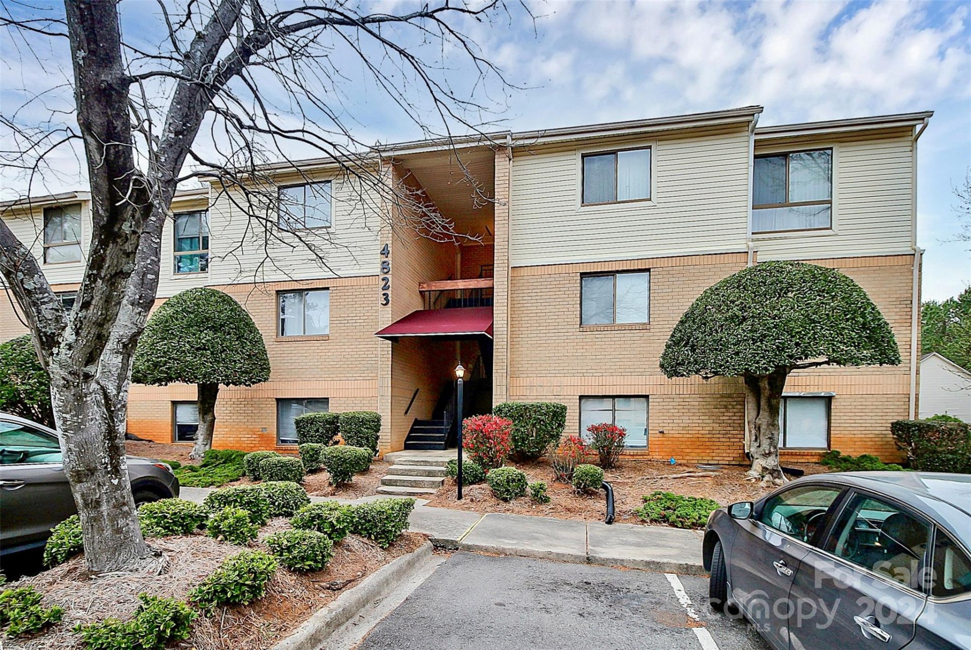 4823 Spring Lake Drive