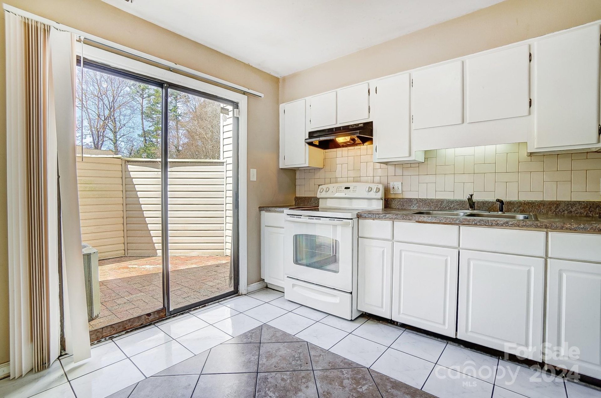 Property image 1 at 7803 Hummingbird Lane, Charlotte, NC 28212