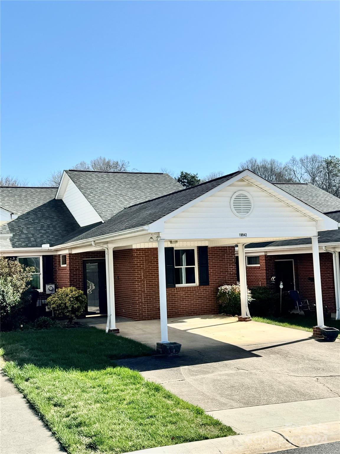 19942 Oak Leaf Circle