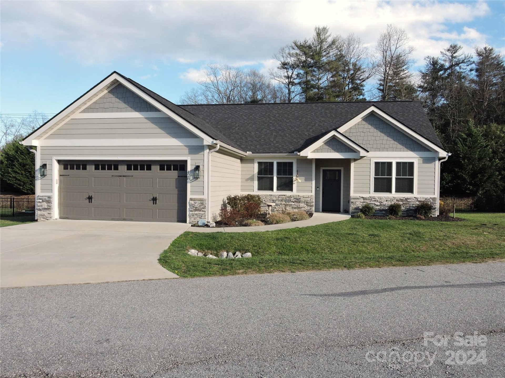 Property image 1 at 128 Shoeing Box Way, Hendersonville, NC 28792