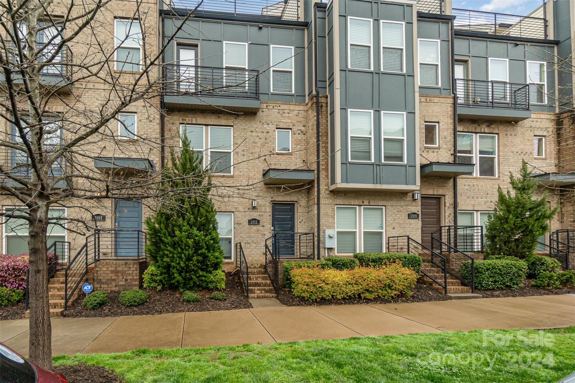 2912 Grand Union Way