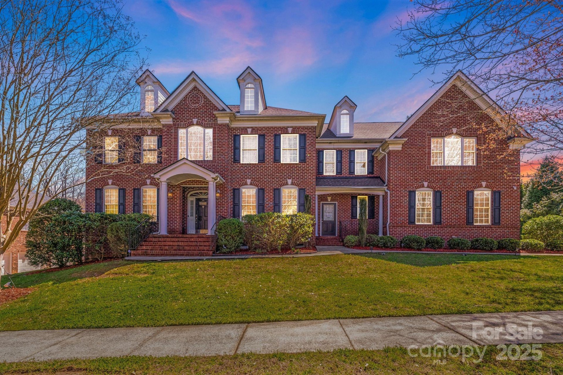 5004 Woodview Lane