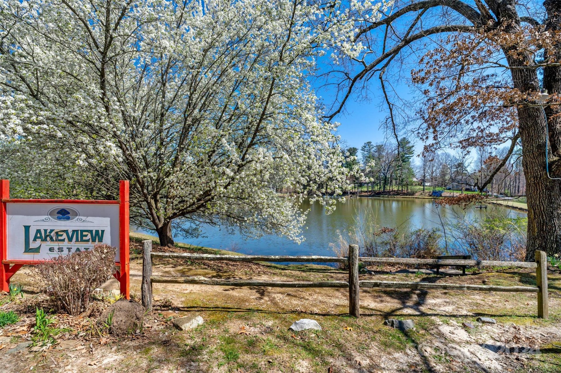Property image 2 at 391 Wakefield Drive, Hendersonville, NC 28792