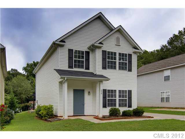 Property image 1 at 526 E Iredell Avenue, Mooresville, NC 28115