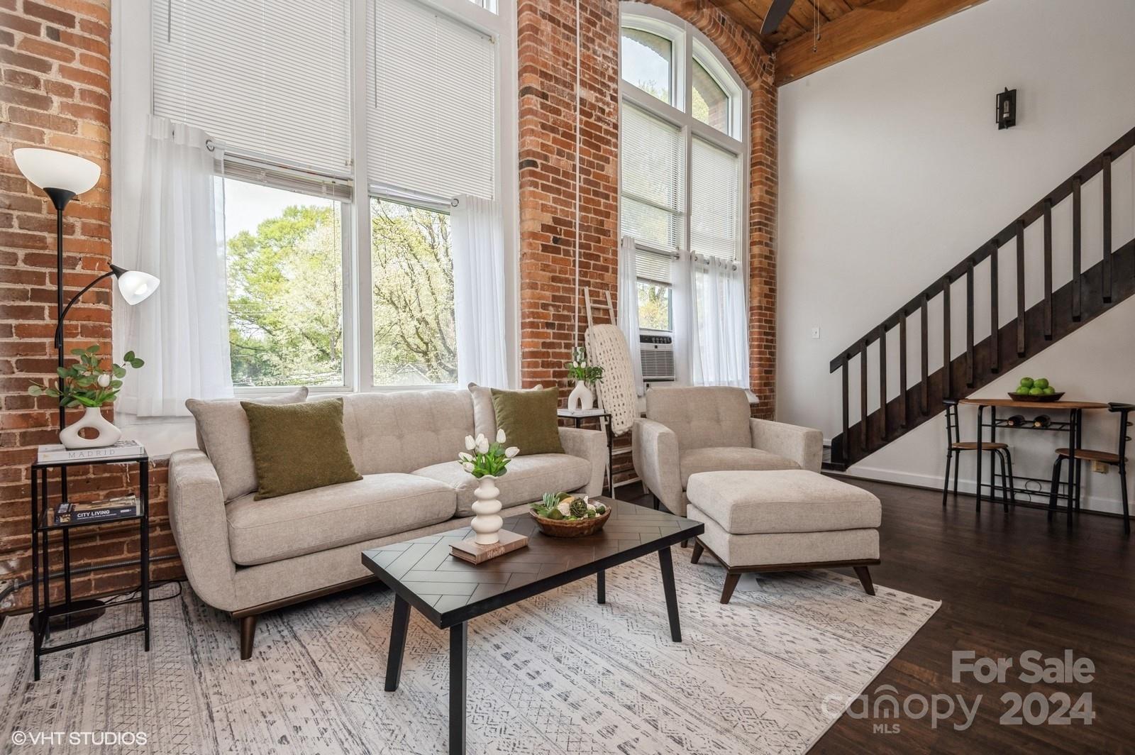 Property image 1 at 201 S Hoskins Road, Charlotte, NC 28208