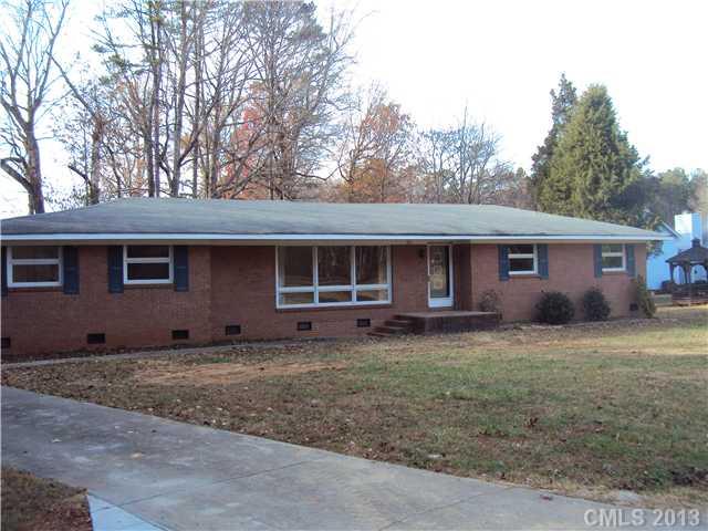 Property image 1 at 7811 Shalom Drive, Charlotte, NC 28216