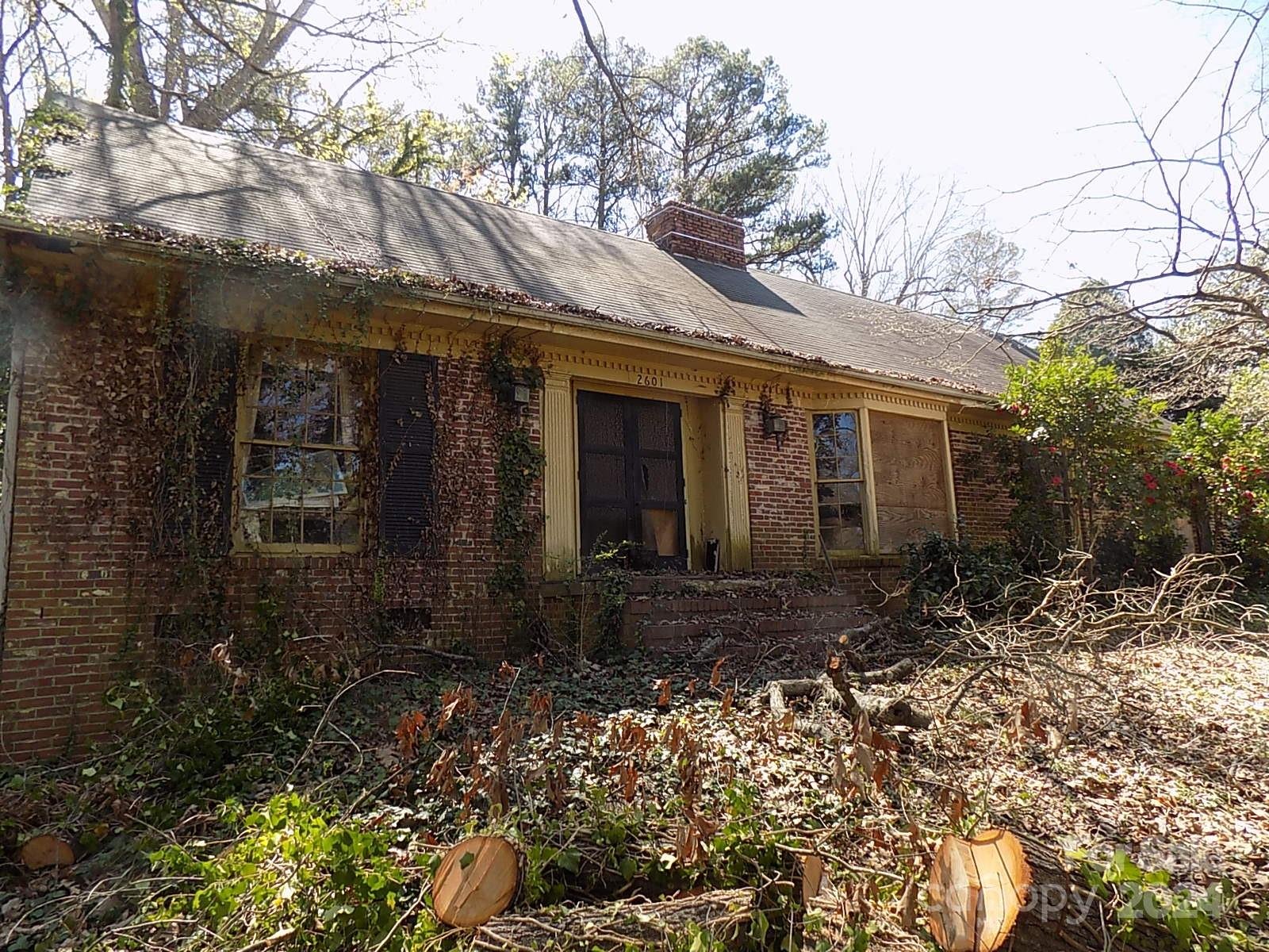 Property image 1 at 2601 Pinewood Road, Gastonia, NC 28054