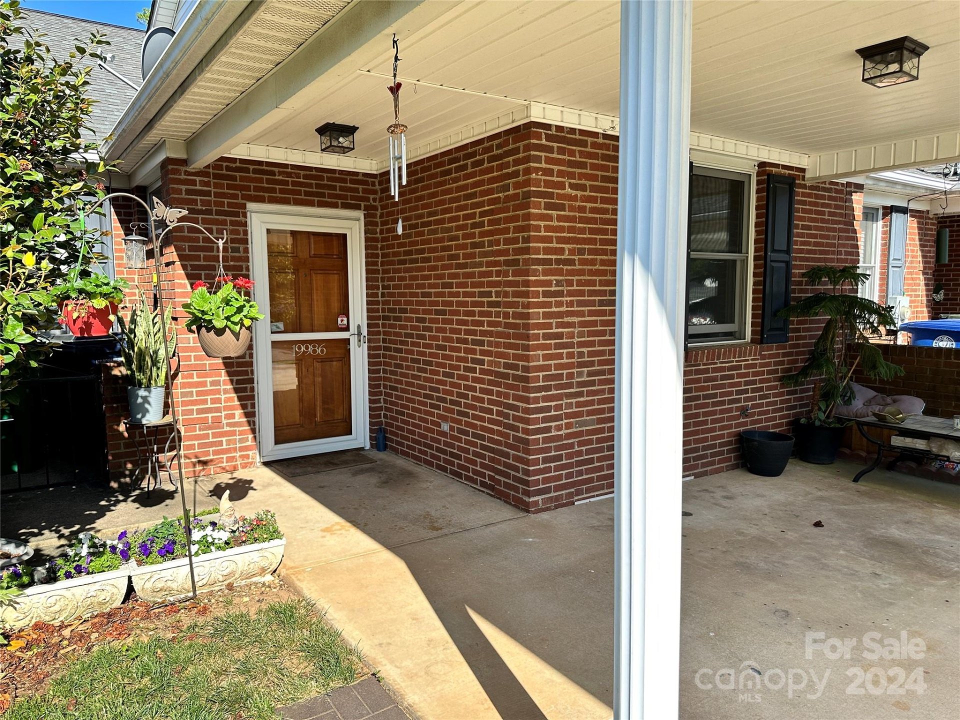 19986 Oak Leaf Circle