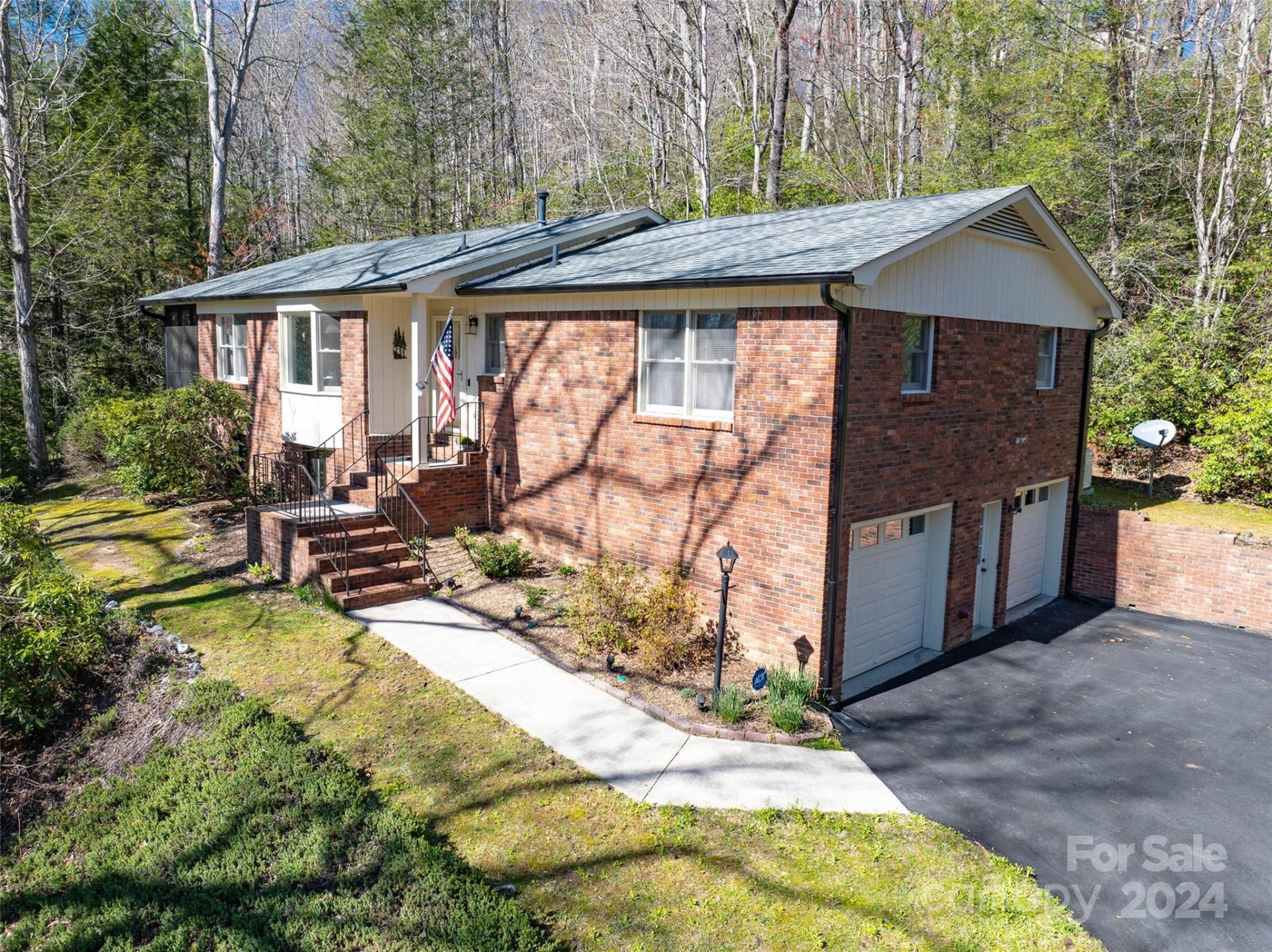 Property image 1 at 208 Haywood Knolls Drive, Hendersonville, NC 28791