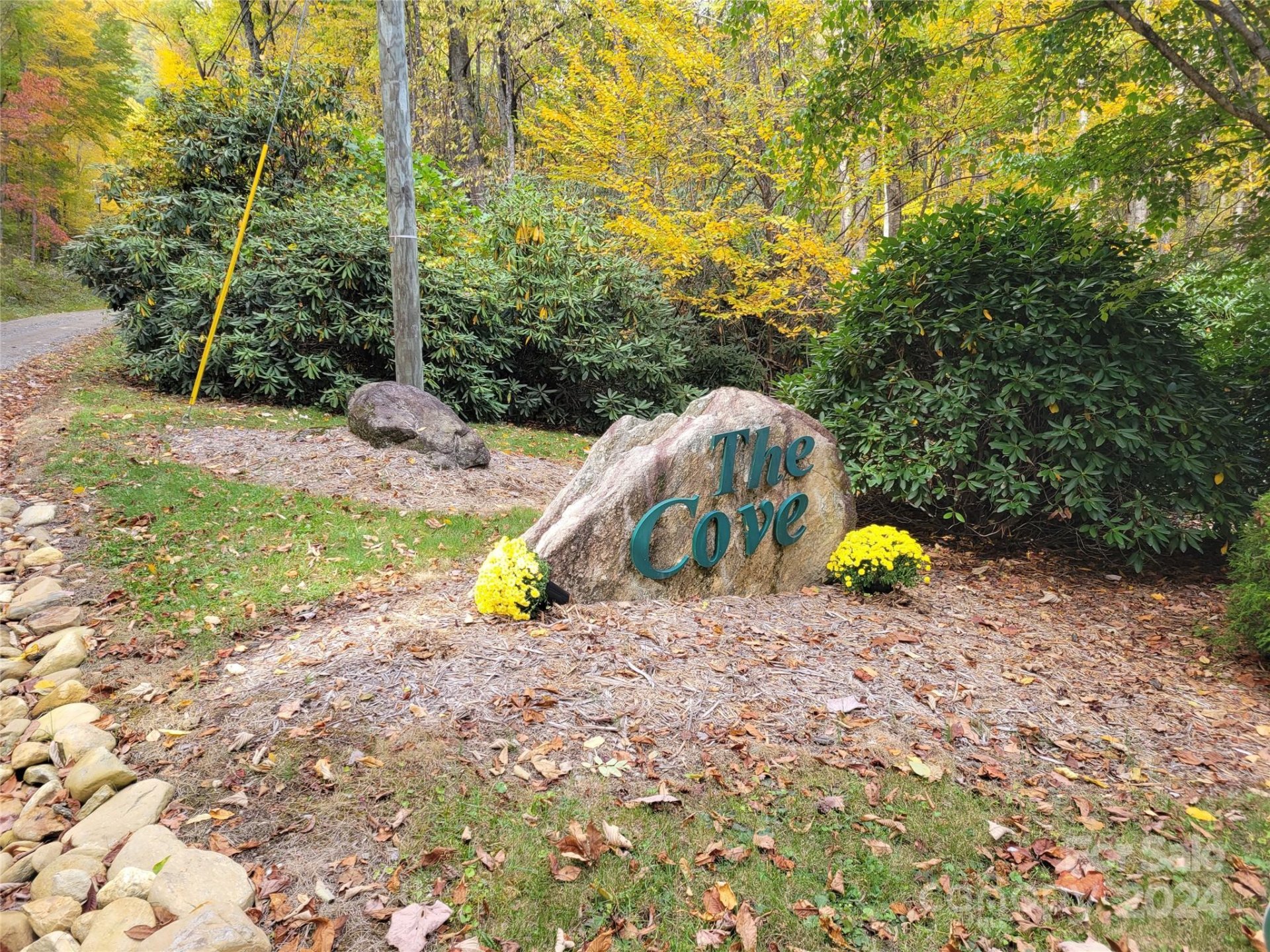 The Cove at Maggie Valley, Maggie Valley Community