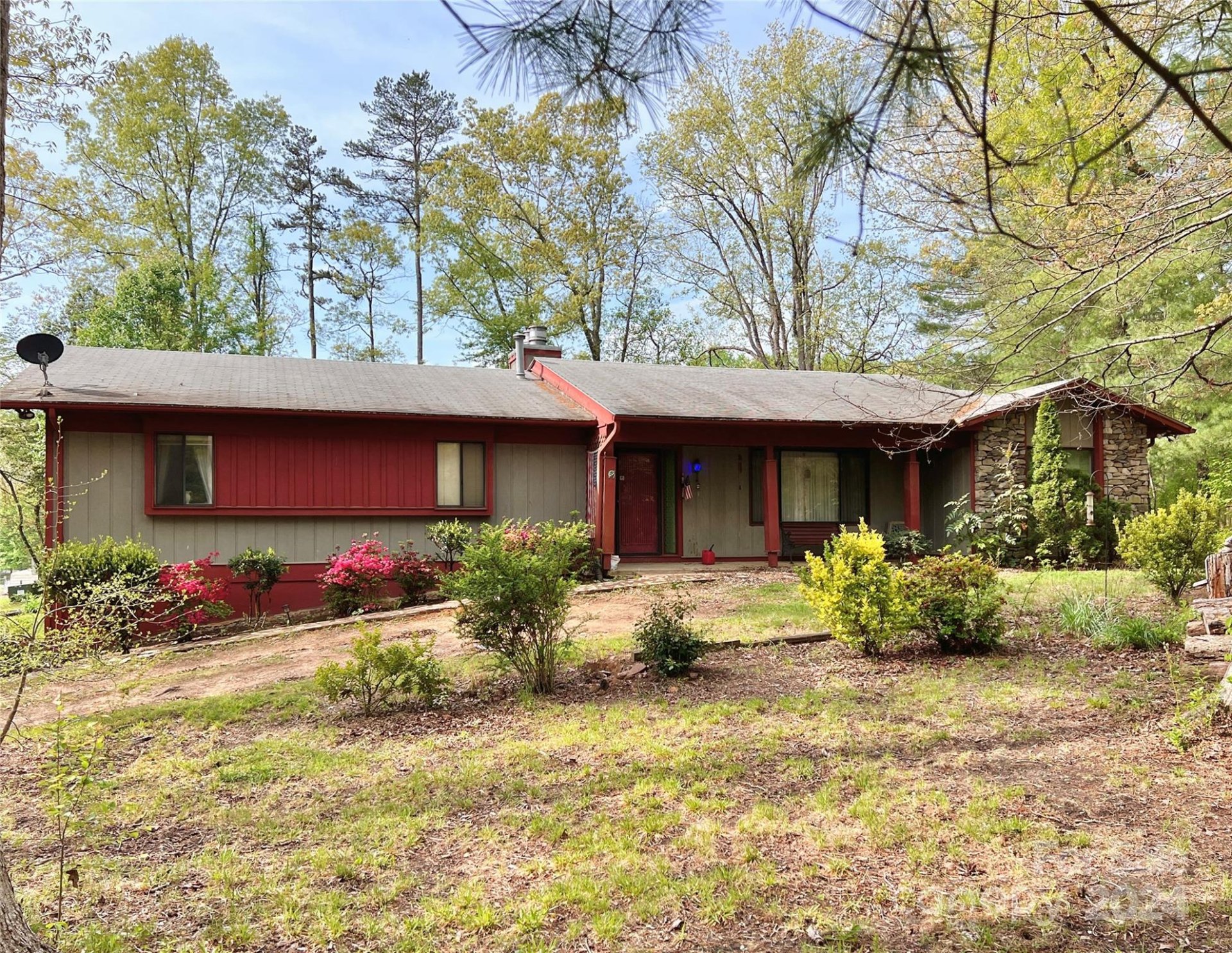 Property image 1 at 3009 Chestnut Tree Road, Hendersonville, NC 28792