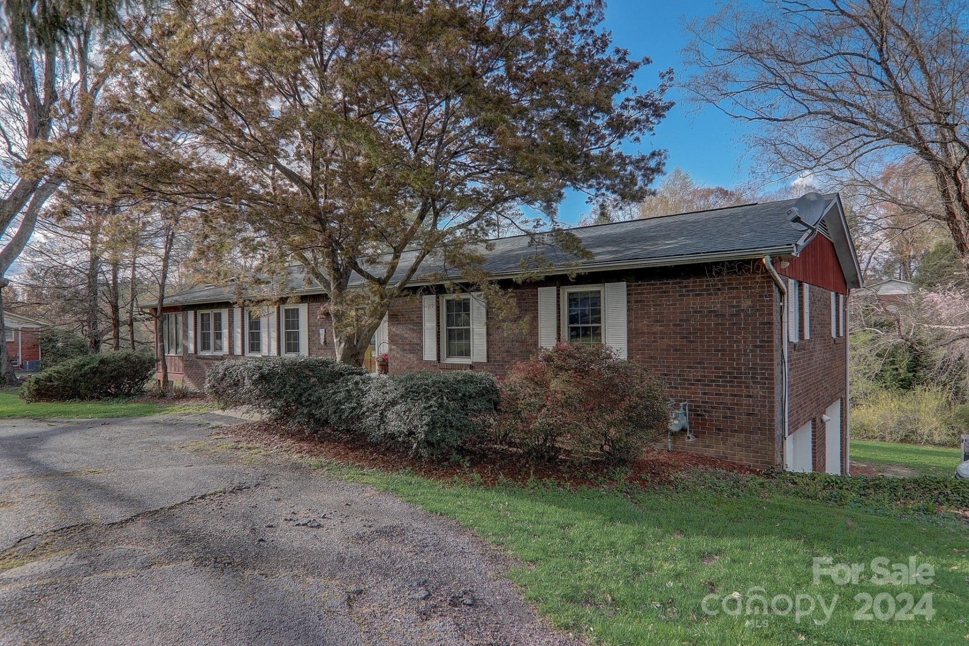 Property image 2 at 1194 Glenheath Drive, Hendersonville, NC 28791