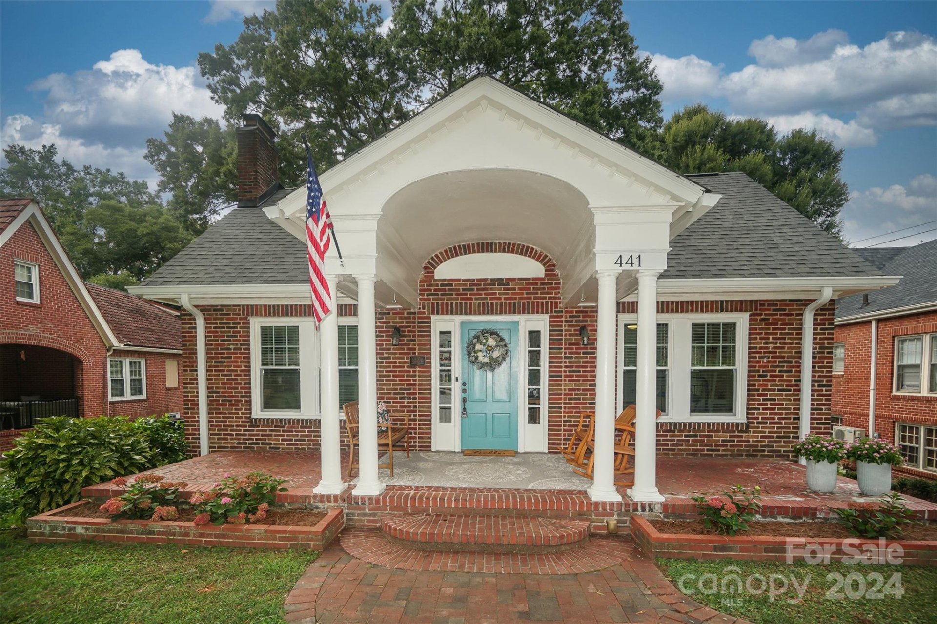 Oakdale, Albemarle Community