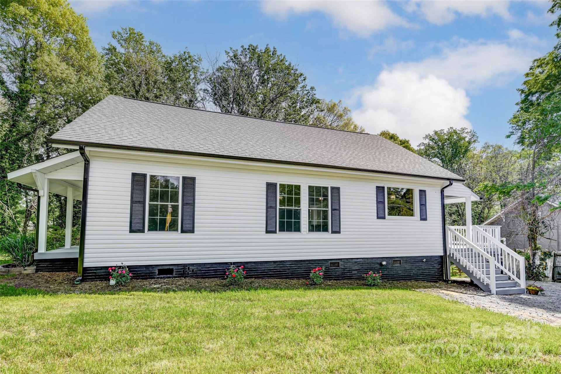 Property image 1 at 345 W Lowrance Avenue, Mooresville, NC 28115