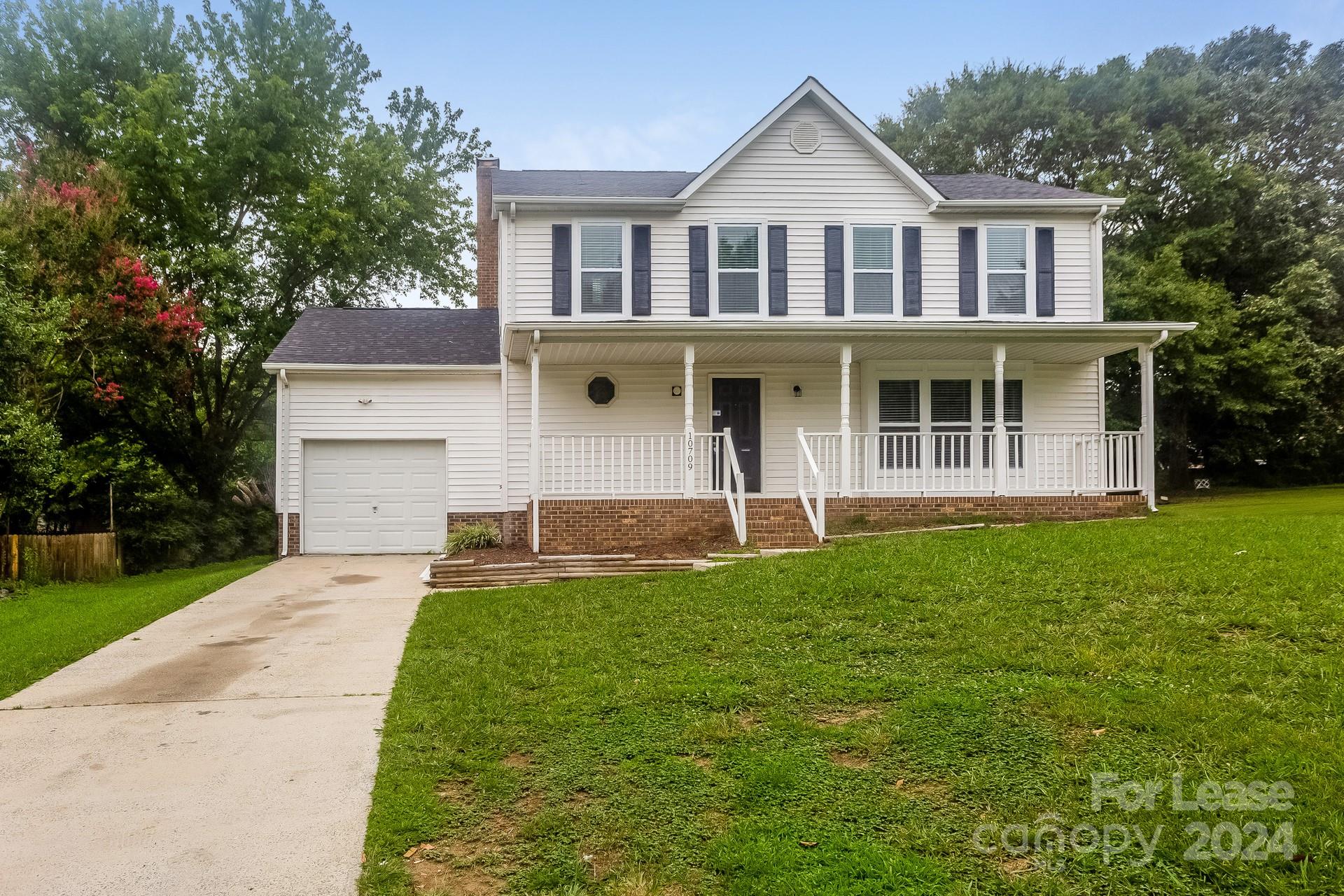 Property image 1 at 10709 Derry Drive, Charlotte, NC 28262