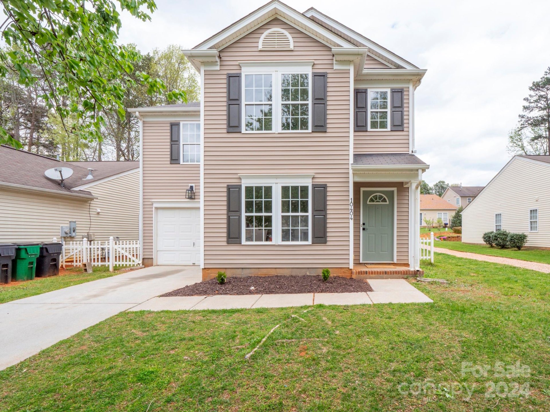 Property image 1 at 10404 Hugue Way, Charlotte, NC 28214