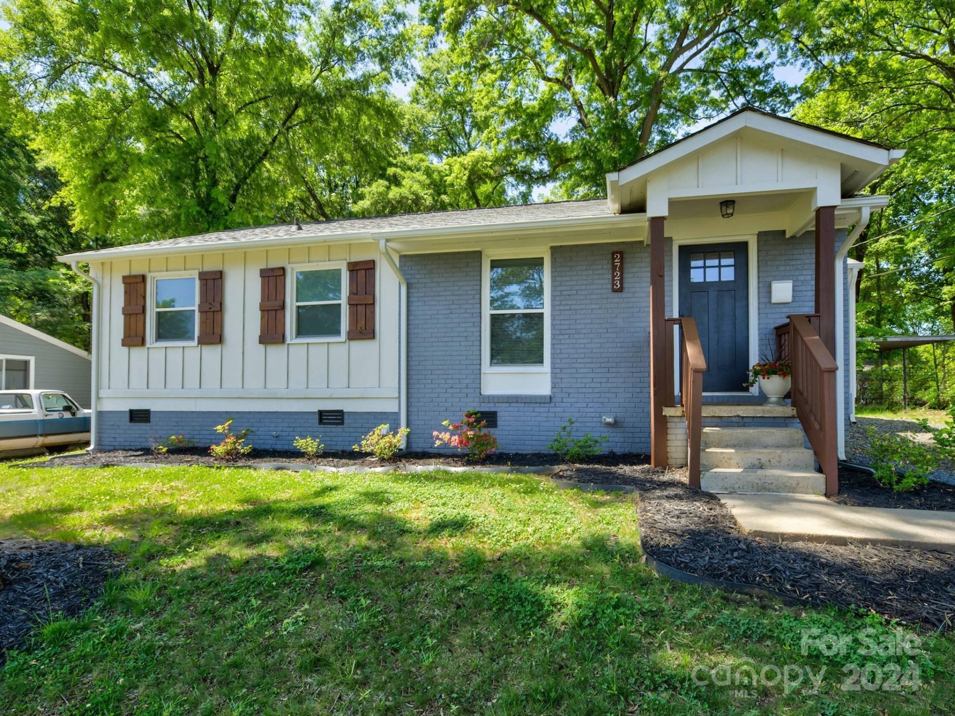 Glendale Acres, Charlotte Community