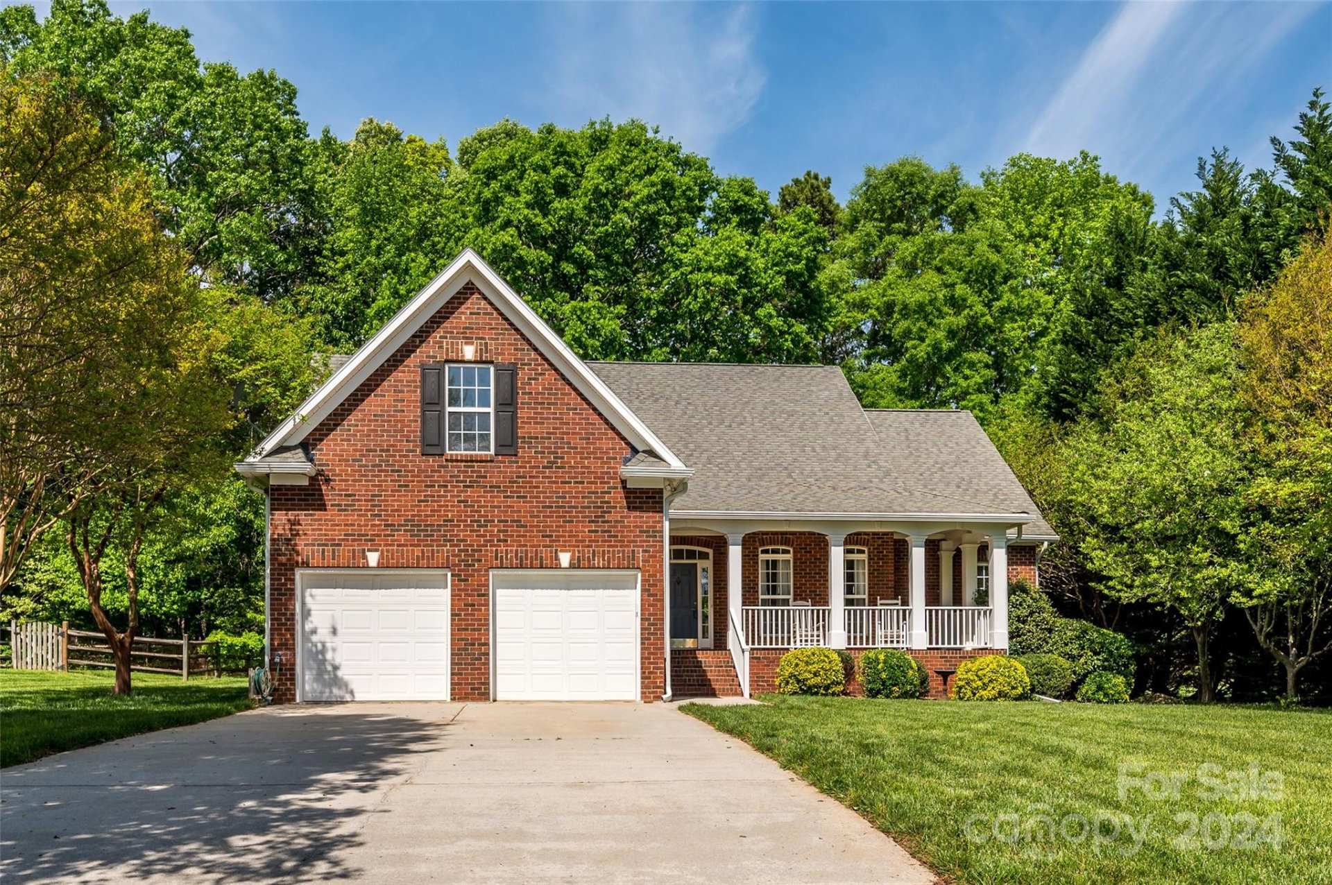 Property image 1 at 15010 Castlebridge Lane, Matthews, NC 28104