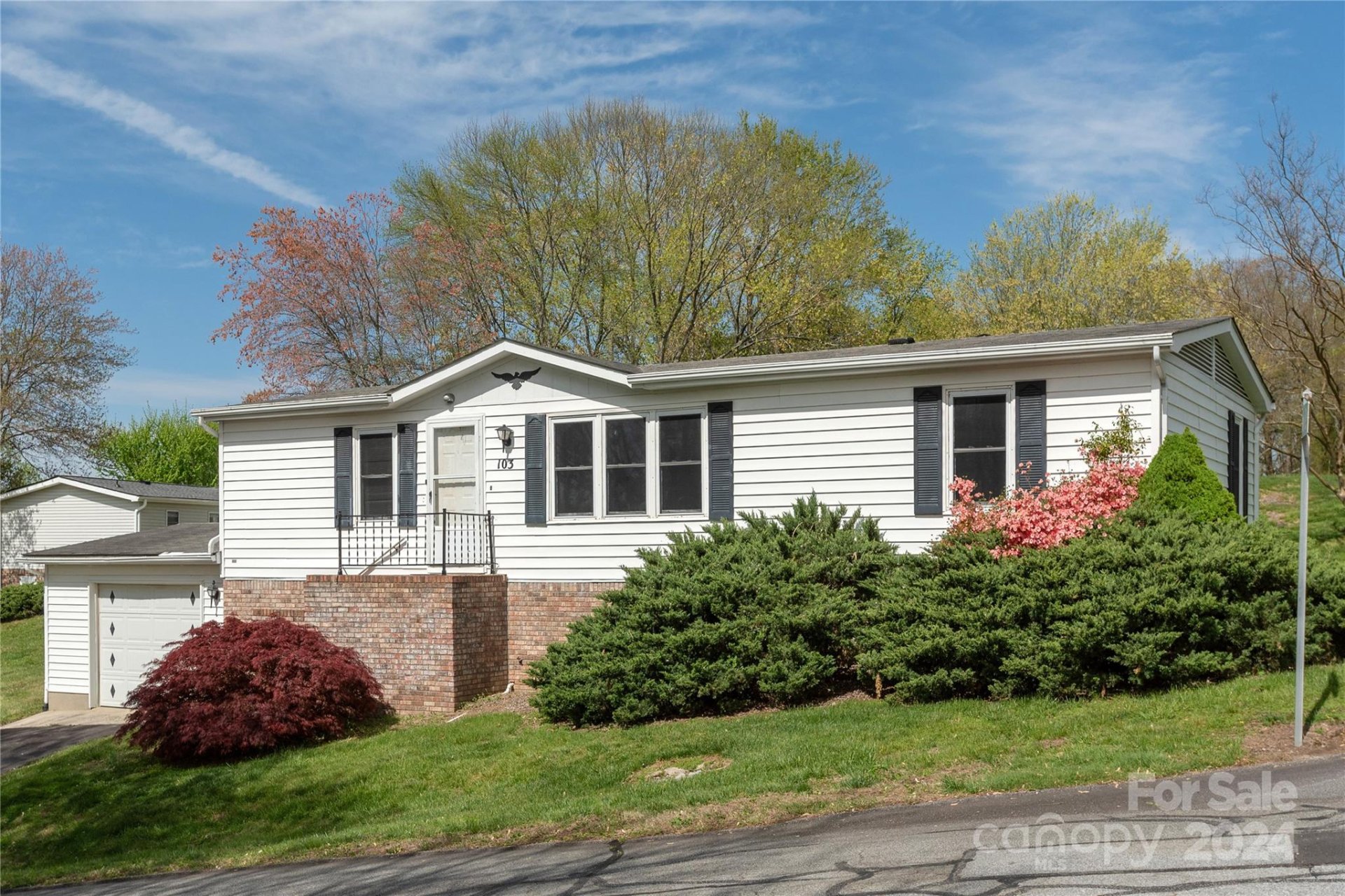 Property image 1 at 103 Cumberland Drive, Hendersonville, NC 28792