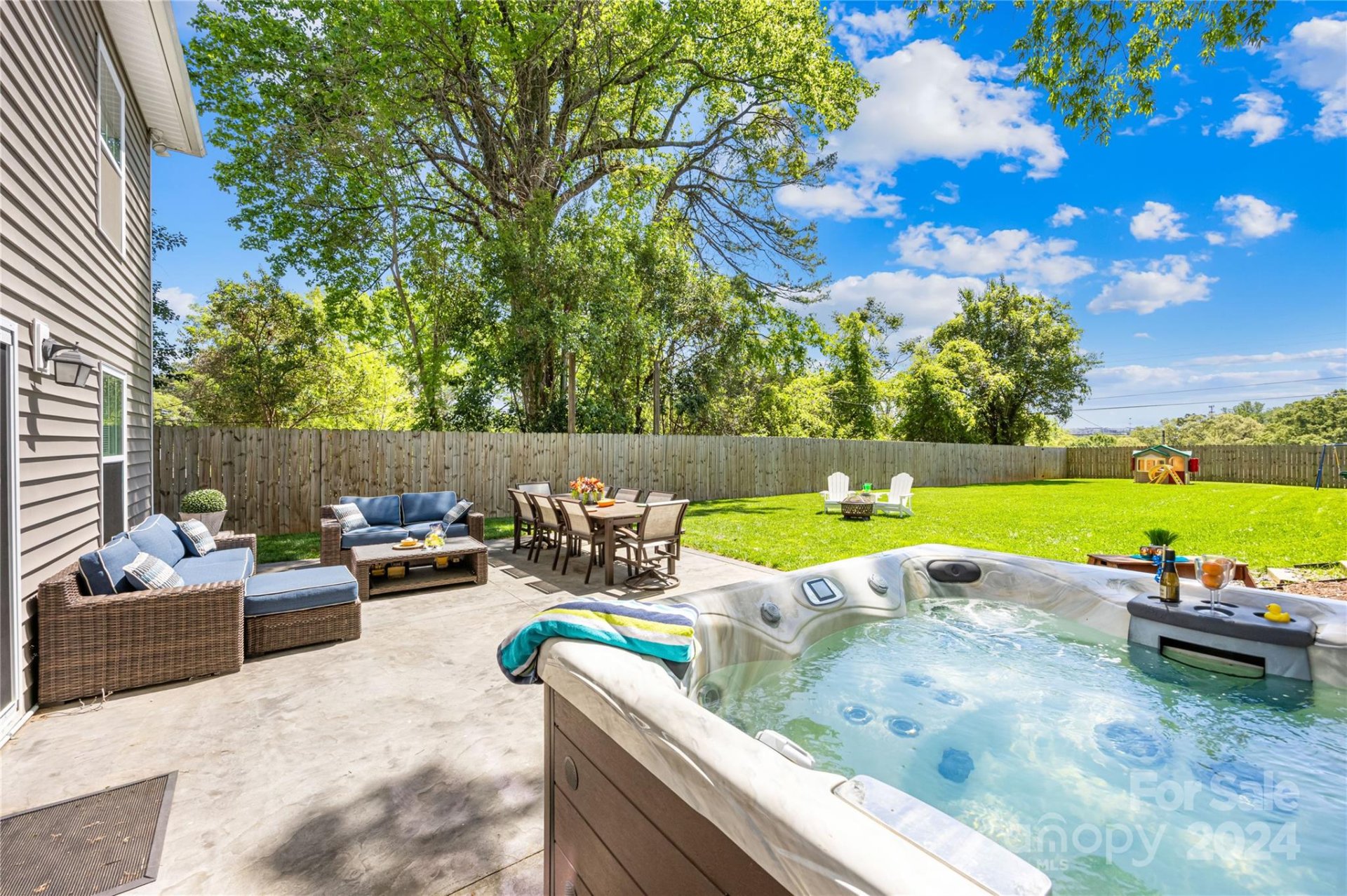 Property image 1 at 1119 Skyview Road, Charlotte, NC 28208