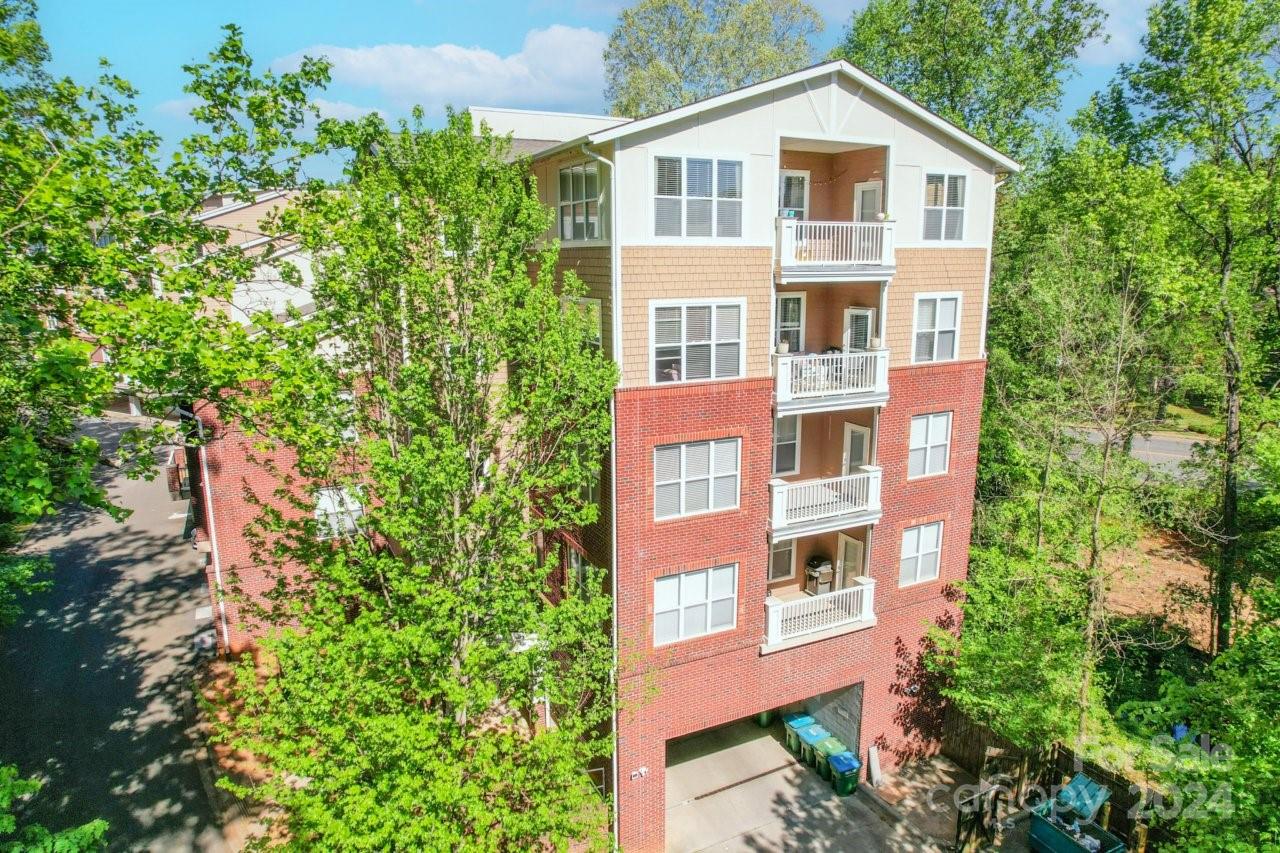 1000 E Woodlawn Road