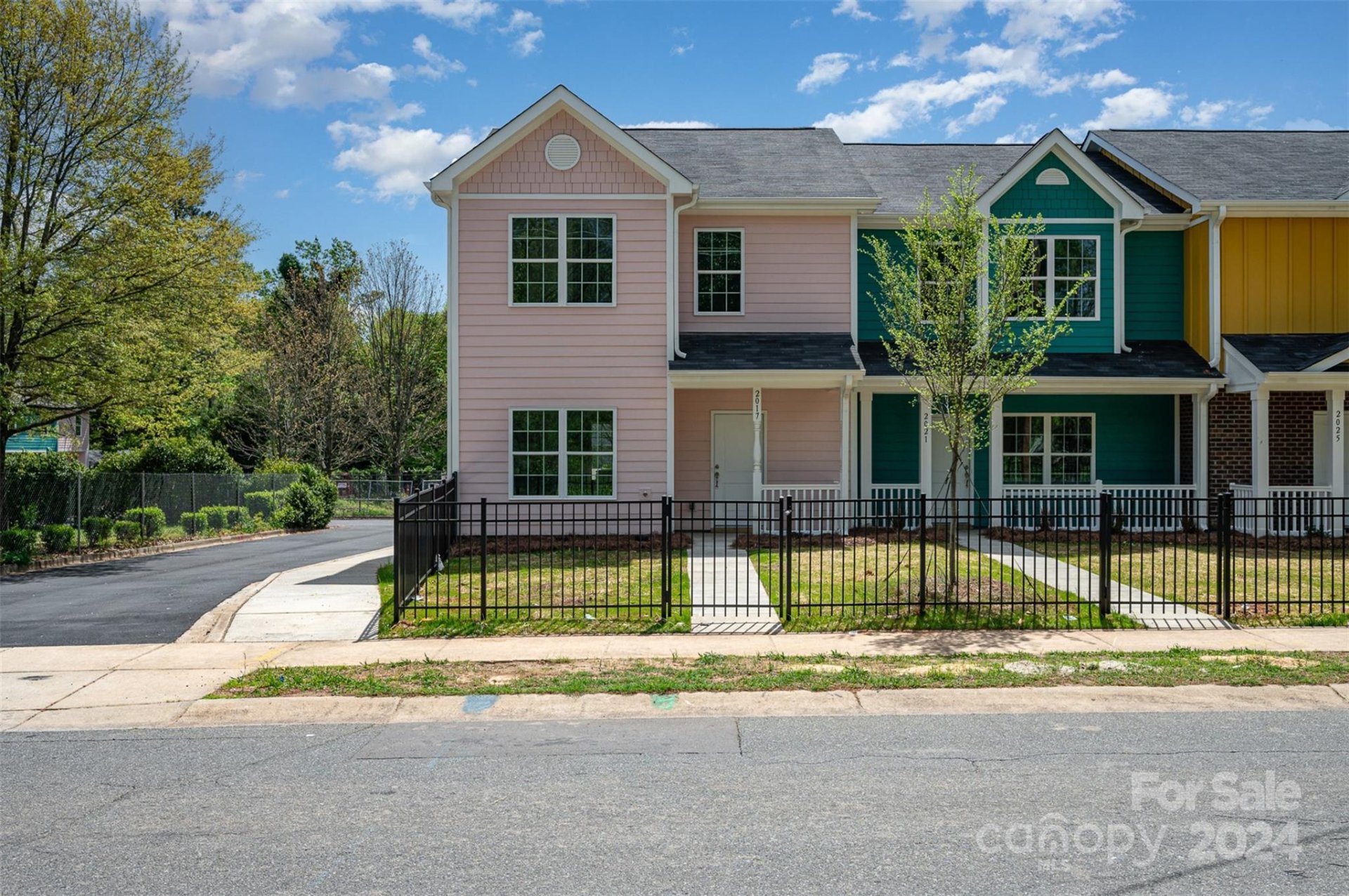 Property image 1 at 2017 Catherine Simmons Avenue, Charlotte, NC 28216