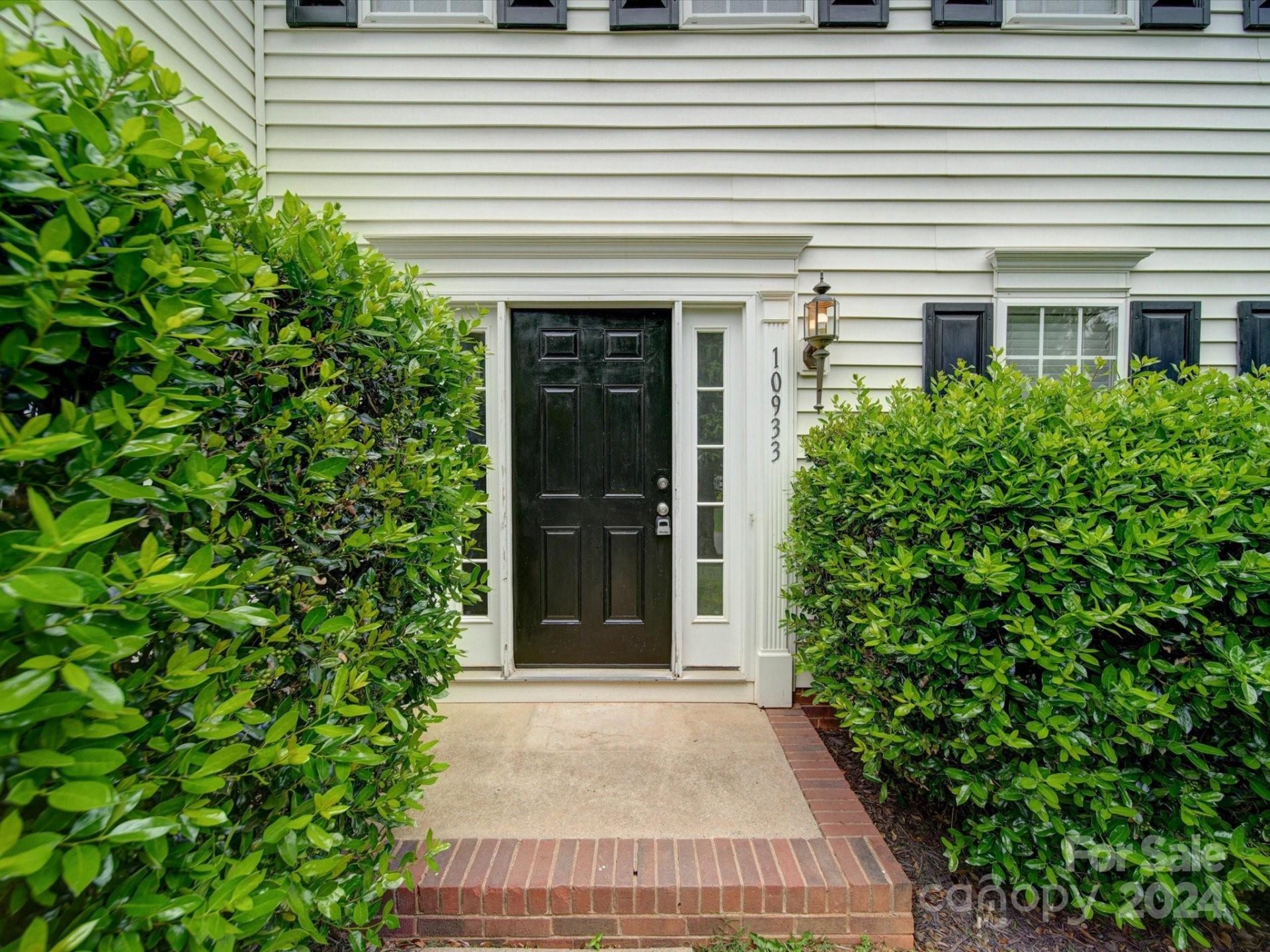 Property image 1 at 10933 Harringham Lane, Charlotte, NC 28269