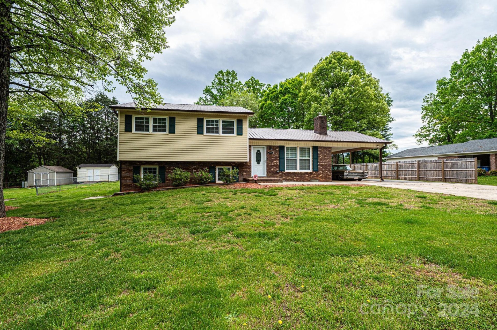 Property image 1 at 1661 Tanglewood Drive, Hickory, NC 28601