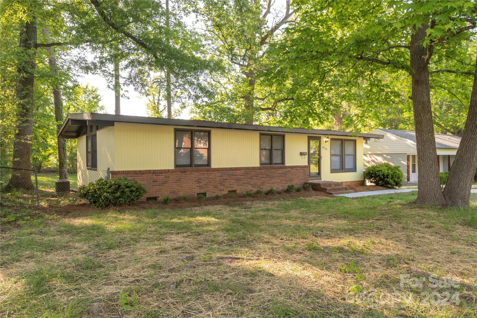 Property image 1 at 3715 Glenville Avenue, Charlotte, NC 28215