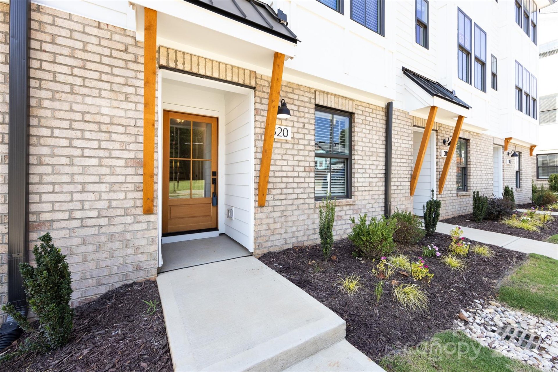 Property image 1 at 320 S Turner Avenue, Charlotte, NC 28208