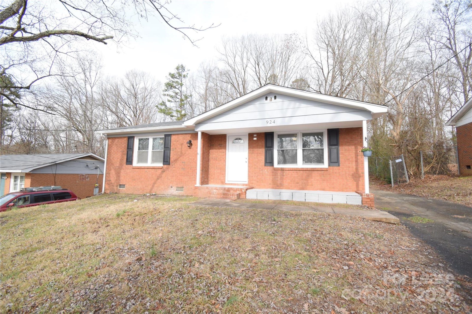 Property image 3 at 924 Edgegreen Drive, Charlotte, NC 28217