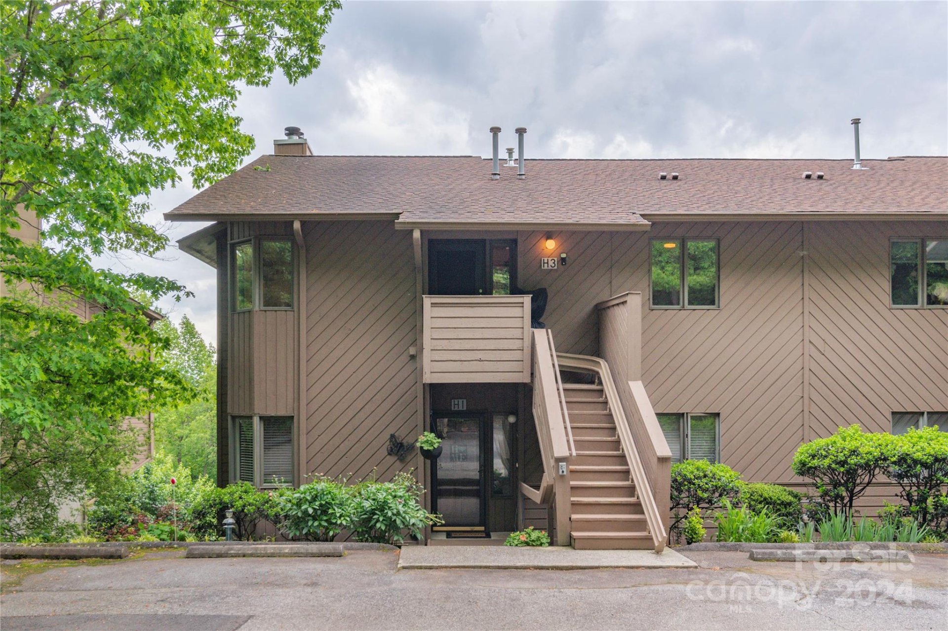 Property image 1 at 305 Piney Mountain Drive, Asheville, NC 28805