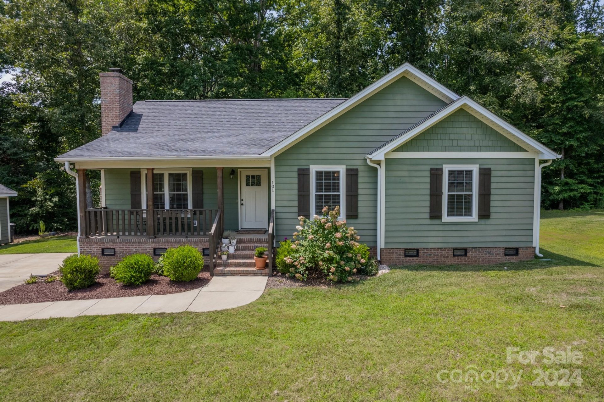 Property image 1 at 101 N Lane Road, Mount Holly, NC 28120