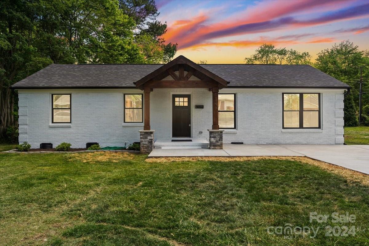 Property image 1 at 1120 Comstock Drive, Charlotte, NC 28217
