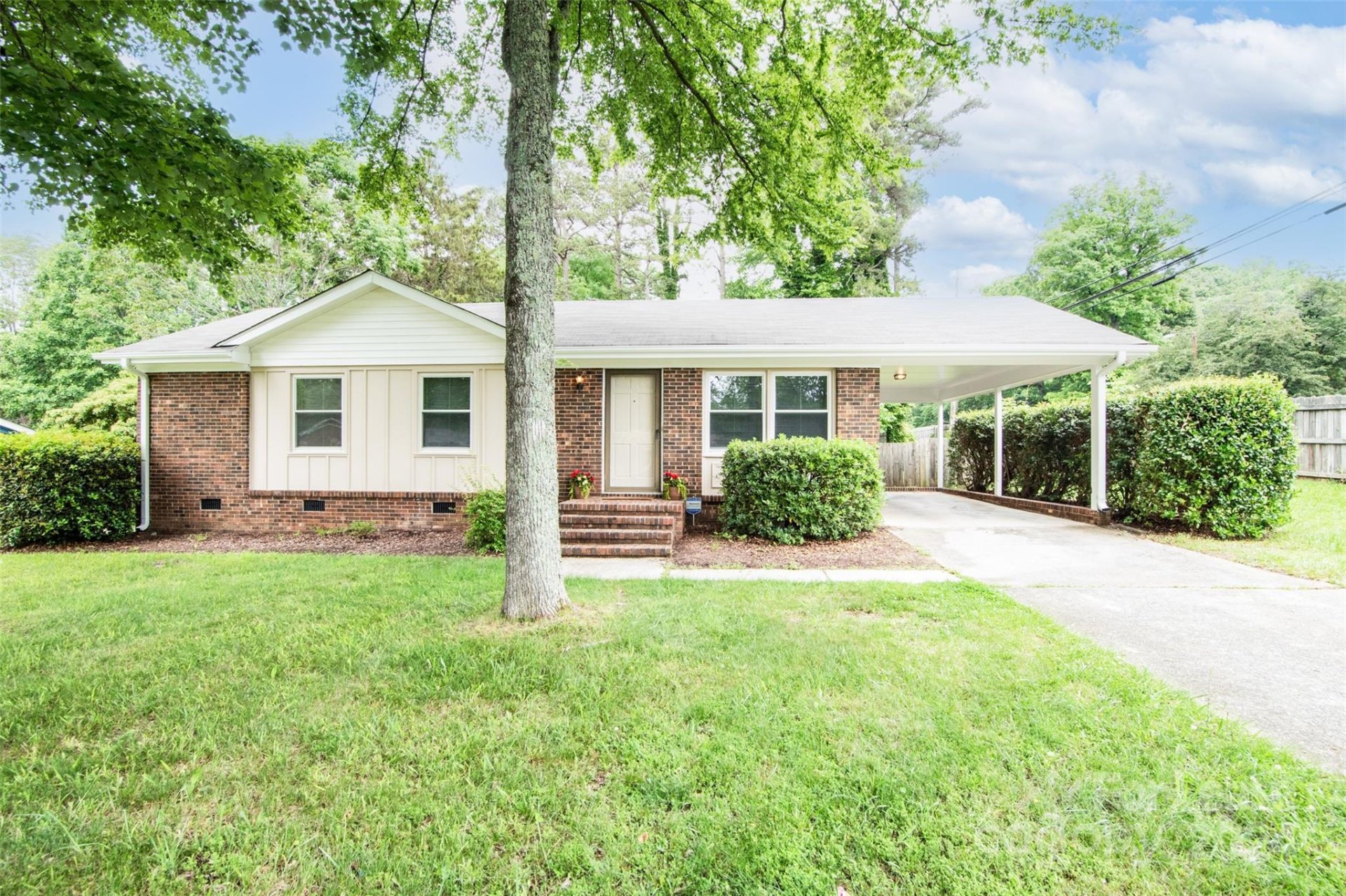 Property image 1 at 1453 Fox Run Drive, Charlotte, NC 28212