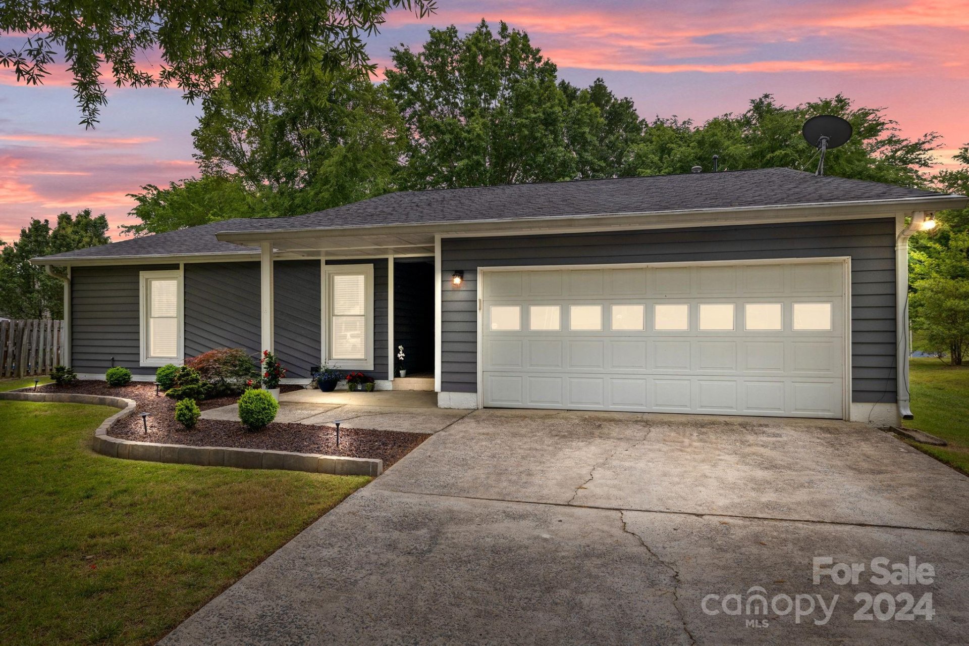 Property image 1 at 10933 Coachman Circle, Charlotte, NC 28277