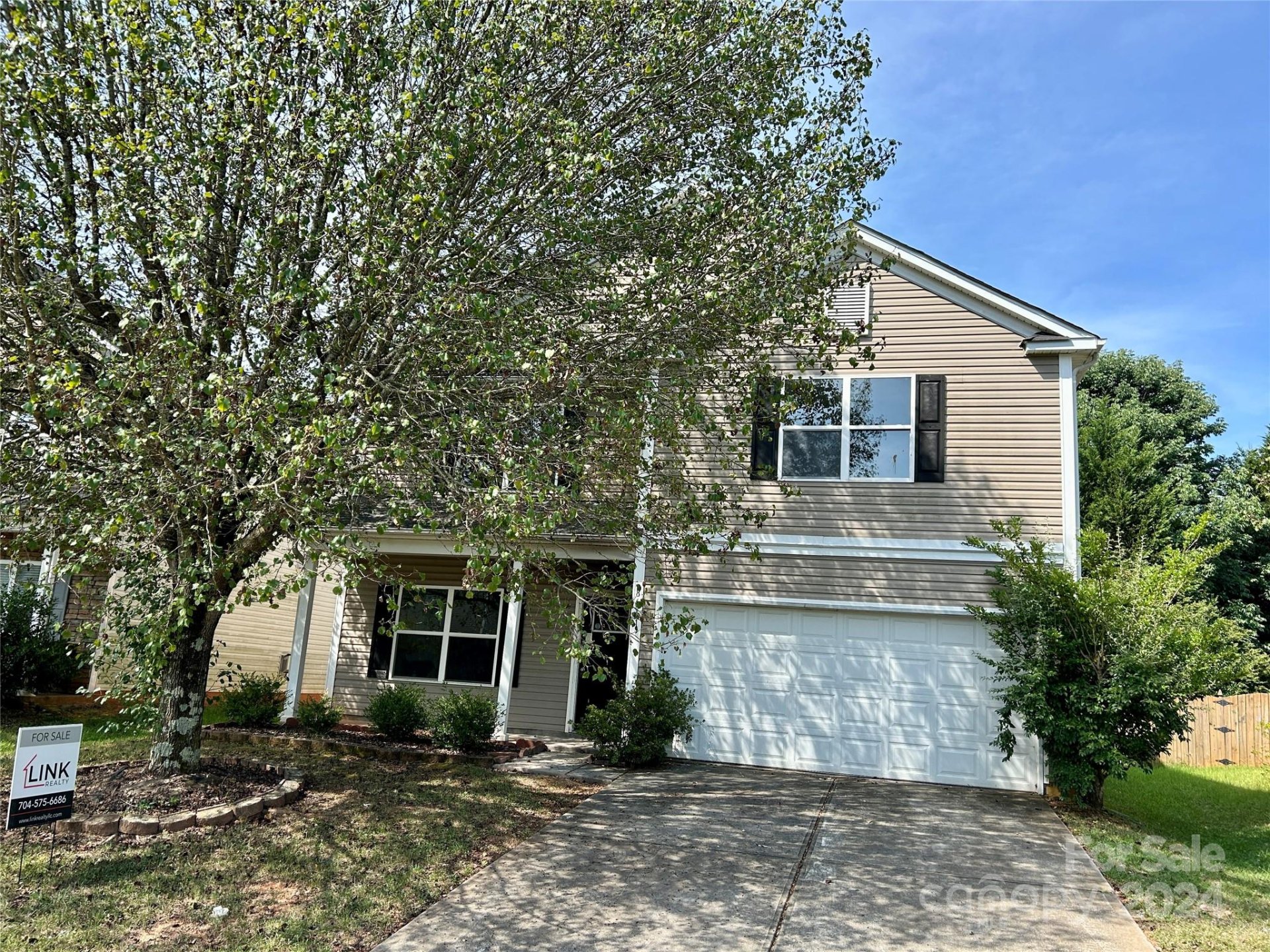 Property image 1 at 8611 Earthenware Drive, Charlotte, NC 28269