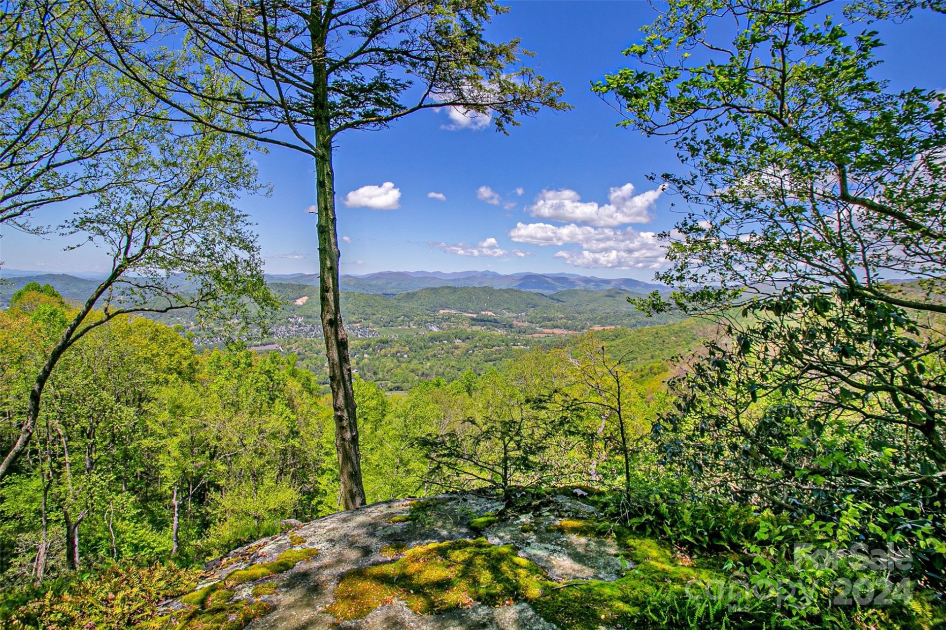 2 Laurel Ledge Way