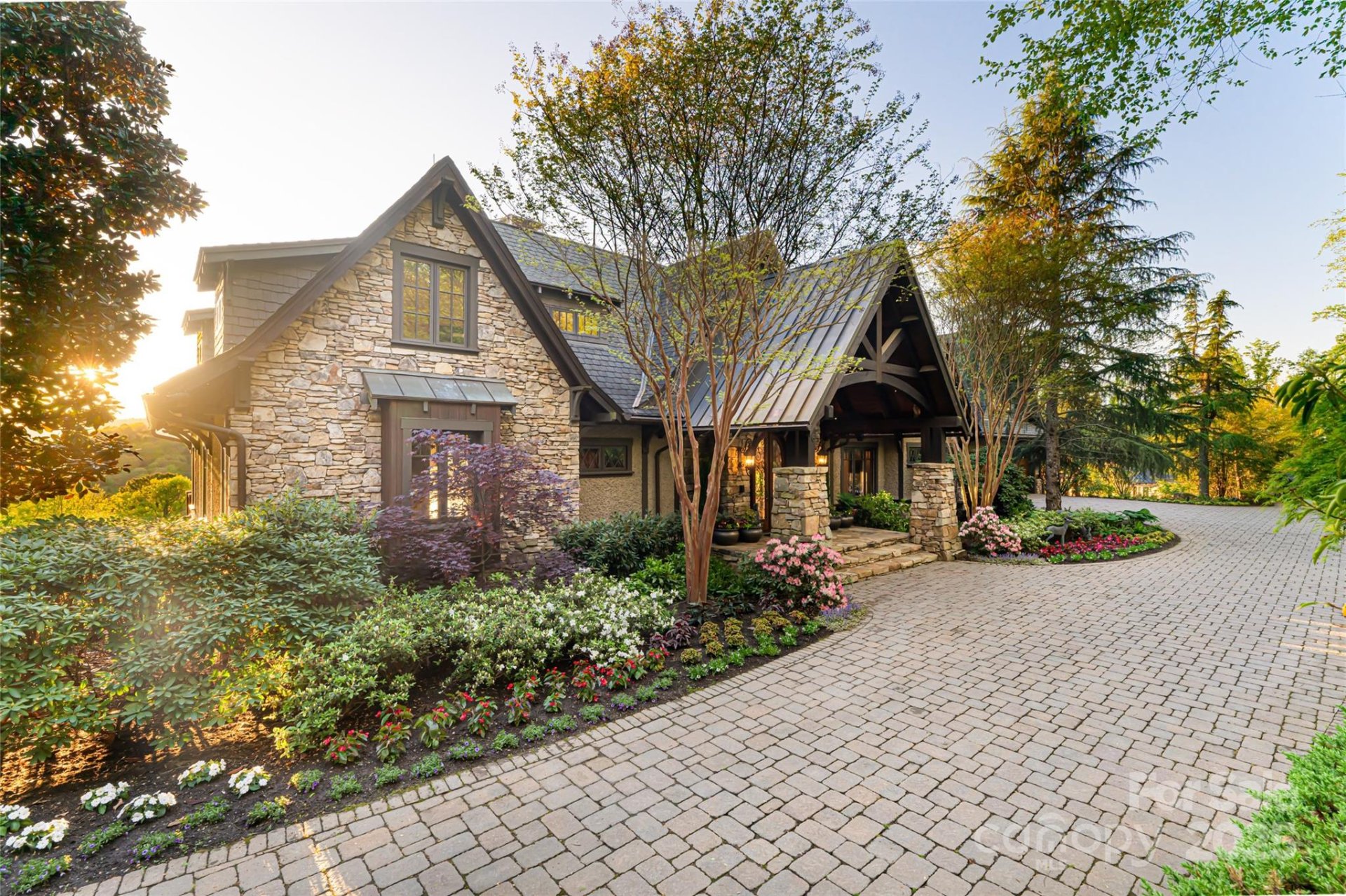 Property image 3 at 66 N Deerhaven Lane, Asheville, NC 28803