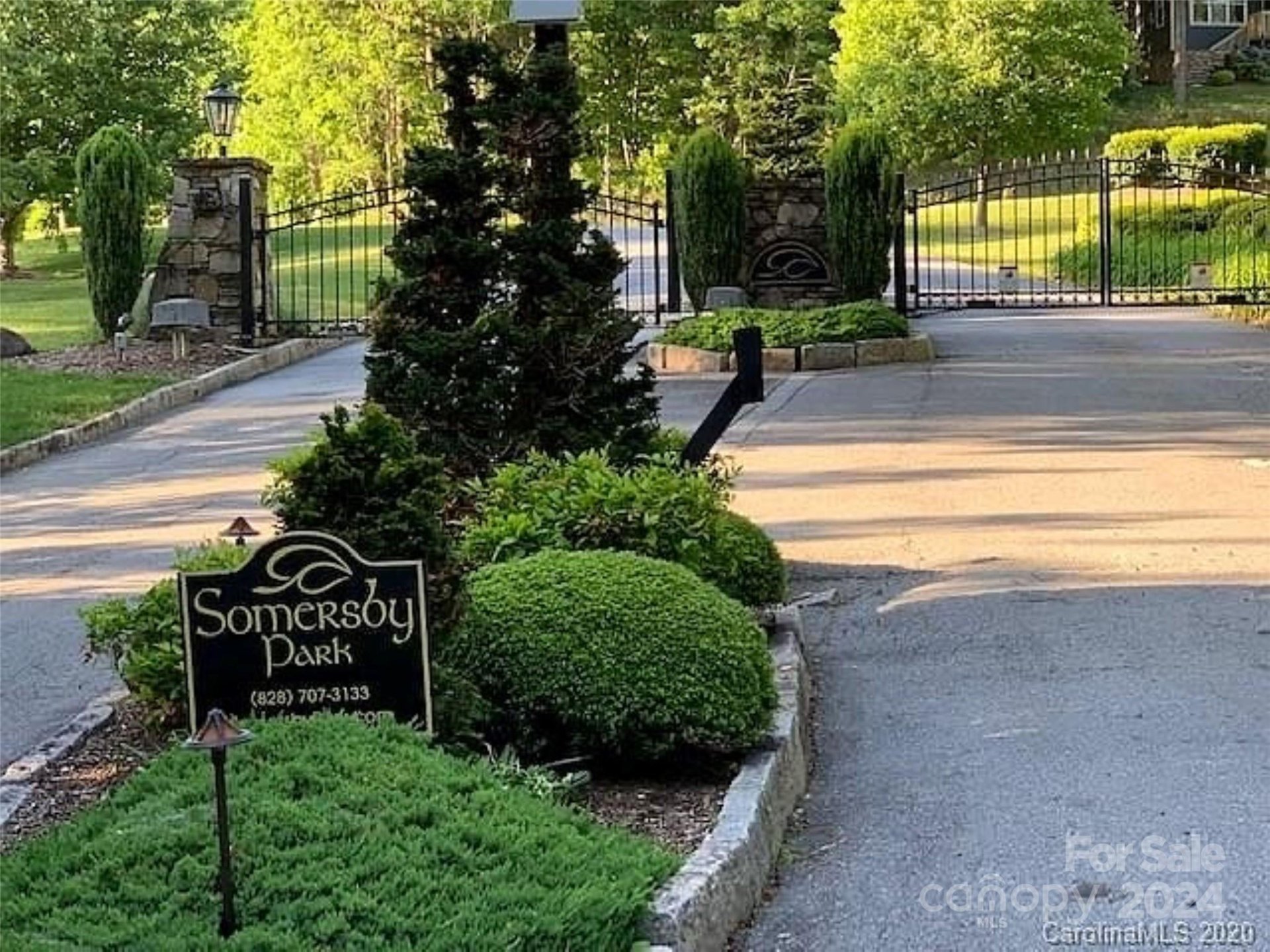 Property image 2 at 185 Crossvine Trail, Hendersonville, NC 28739