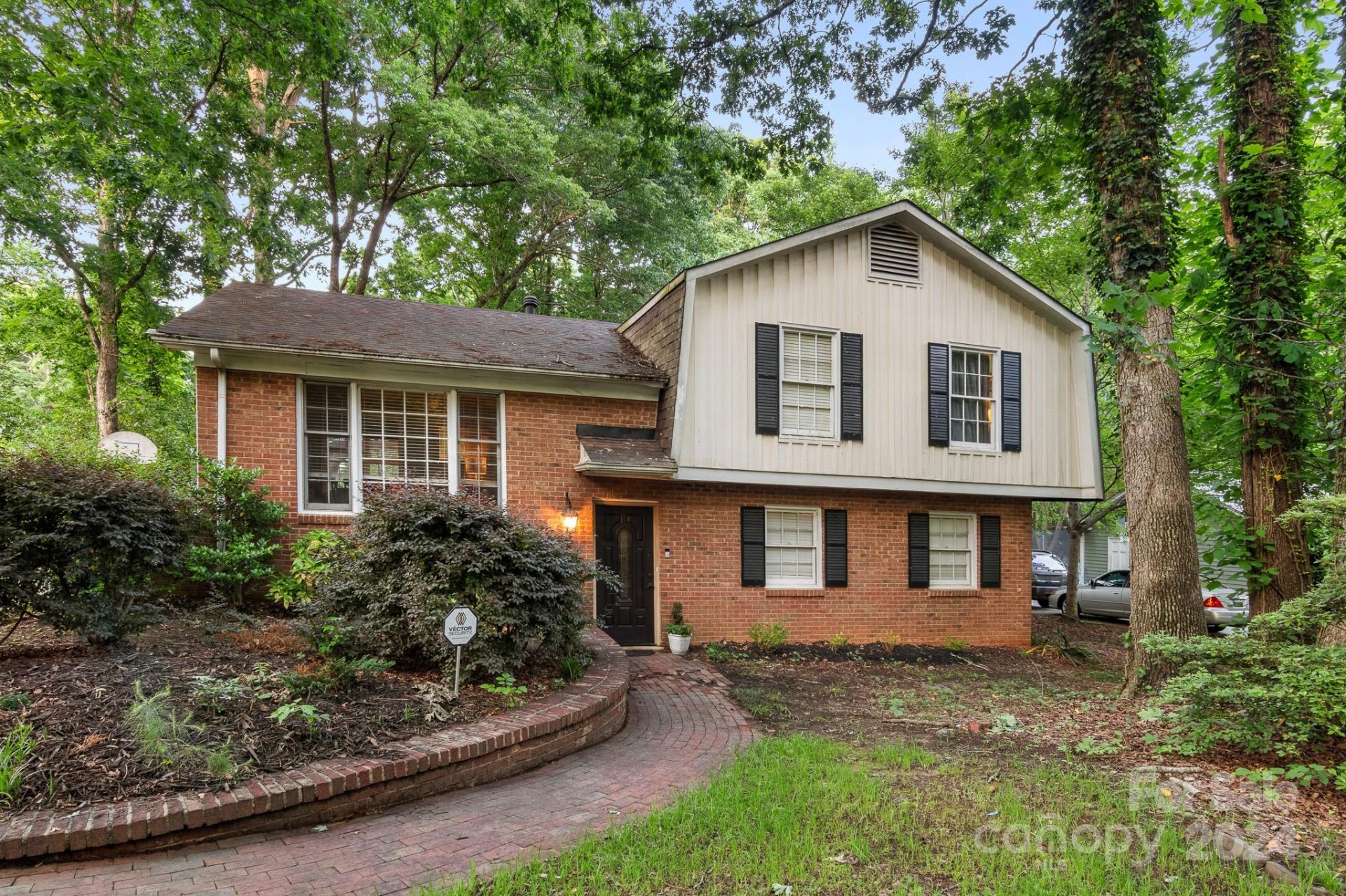 6121 Coatbridge Lane