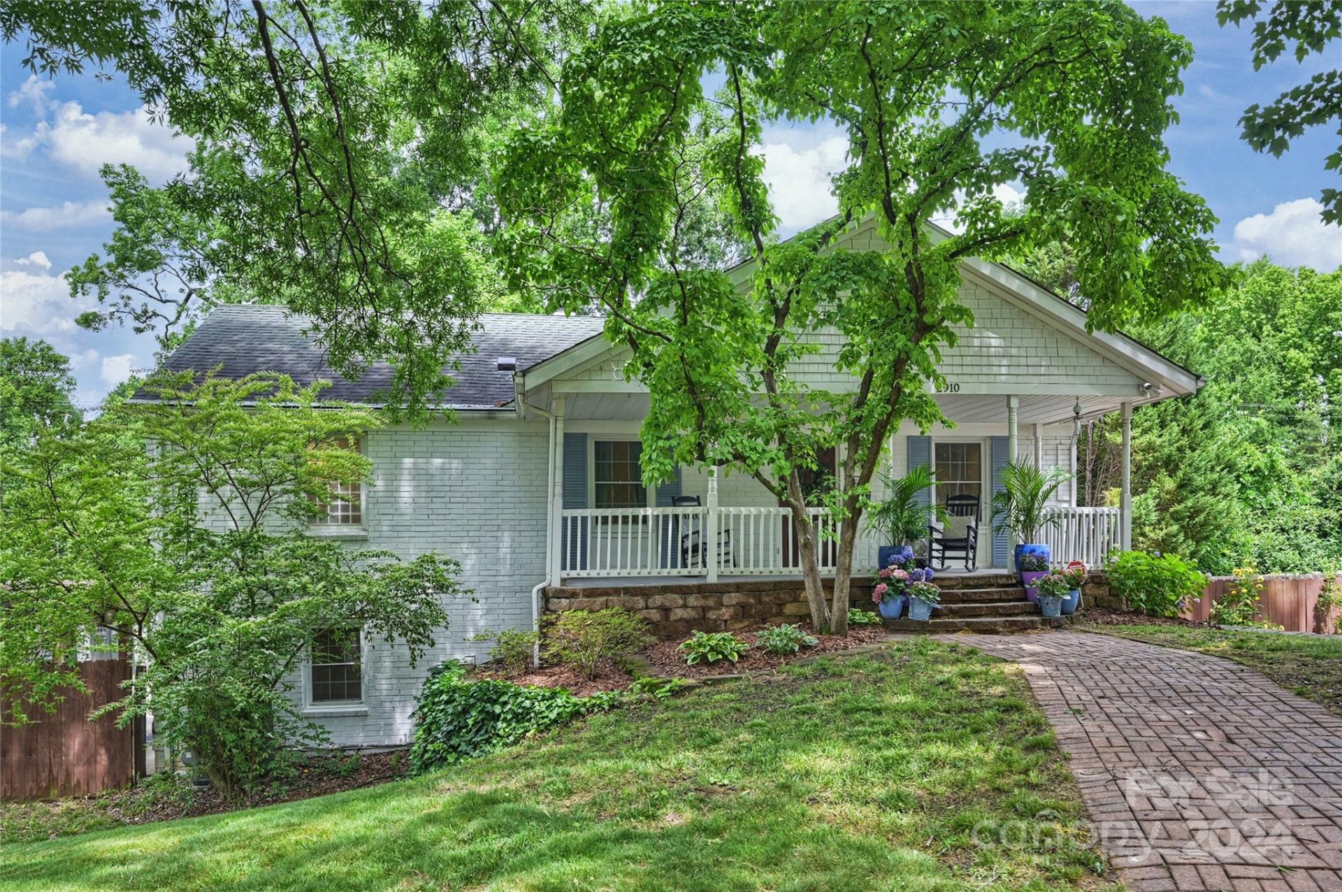 Property image 1 at 2910 Brookridge Lane, Charlotte, NC 28211