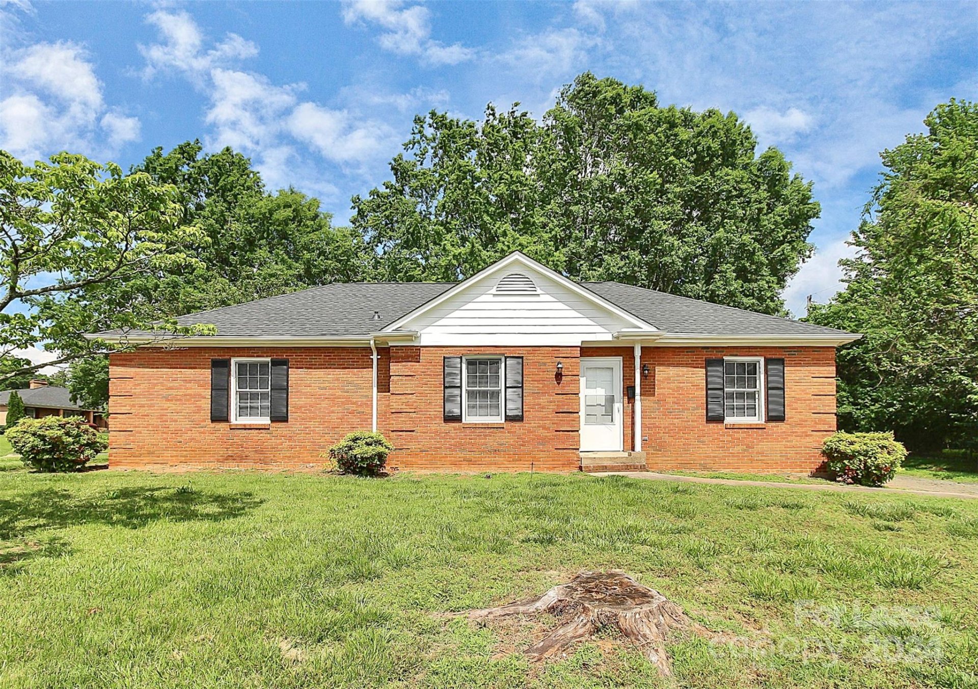 Property image 1 at 1001 Wimbledon Road, Charlotte, NC 28209